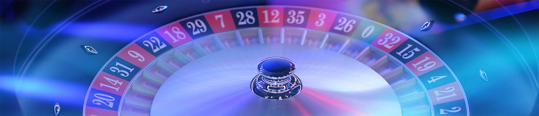 MeeMeeGame VIP Cashback နှင့် Bonus ရရှိသည့် ကစားသမားများ ပျော်ရွှင်နေသောမြင်ကွင်း